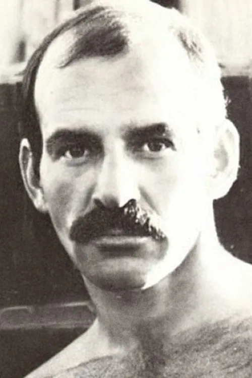 Mike Morris interpretando a Dr. Hilton (uncredited)