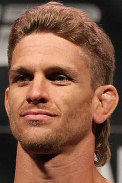 Mike Pyle interpretando a Self