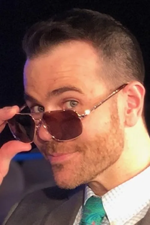 Mike Quackenbush interpretando a Himself