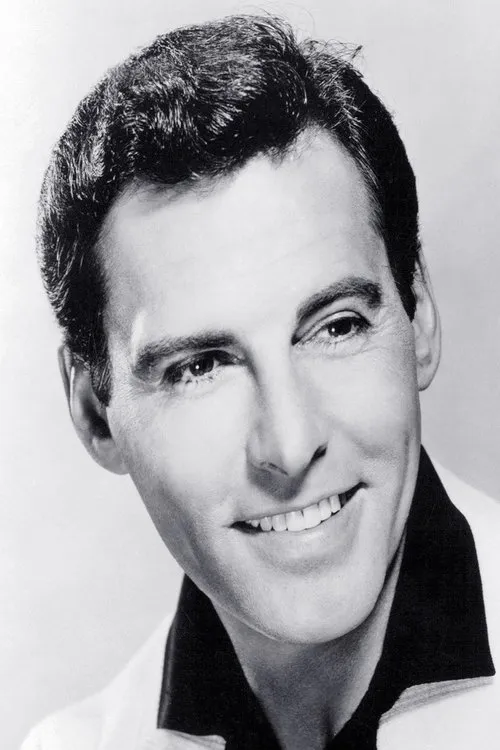 Mike Road interpretando a Hugh Maddox