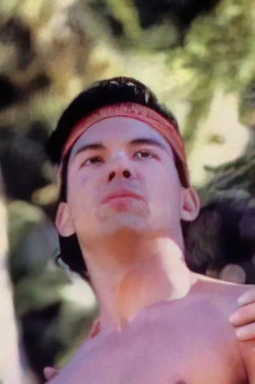 Mike Rock interpretando a The Indian Brave