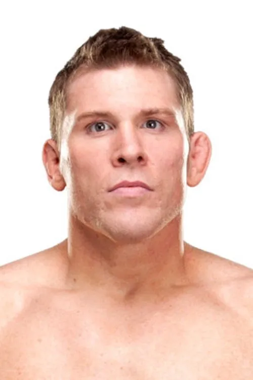 Mike Russow interpretando a Self