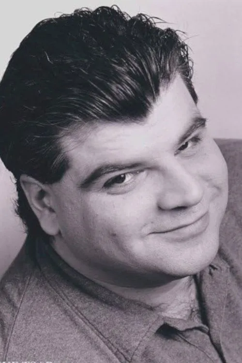 Mike Tsar interpretando a Criddle