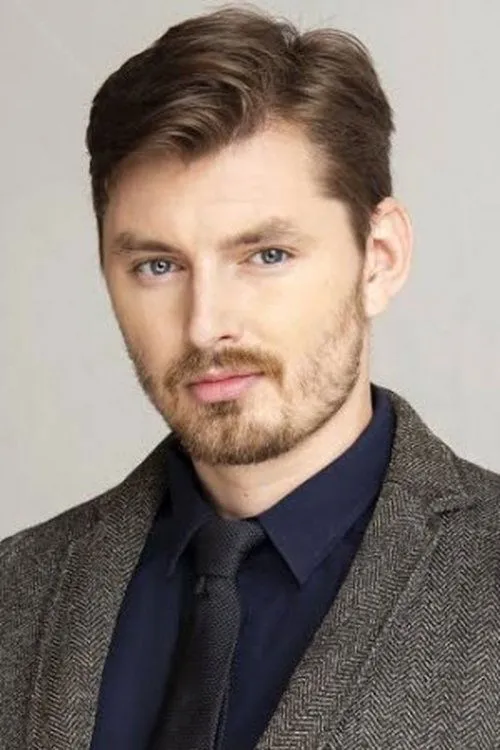 Mikhail Bronnikov interpretando a Oleg