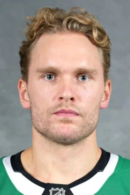 Nathan MacKinnon ha trabajado con Mikko Rantanen en 1 ocasiones