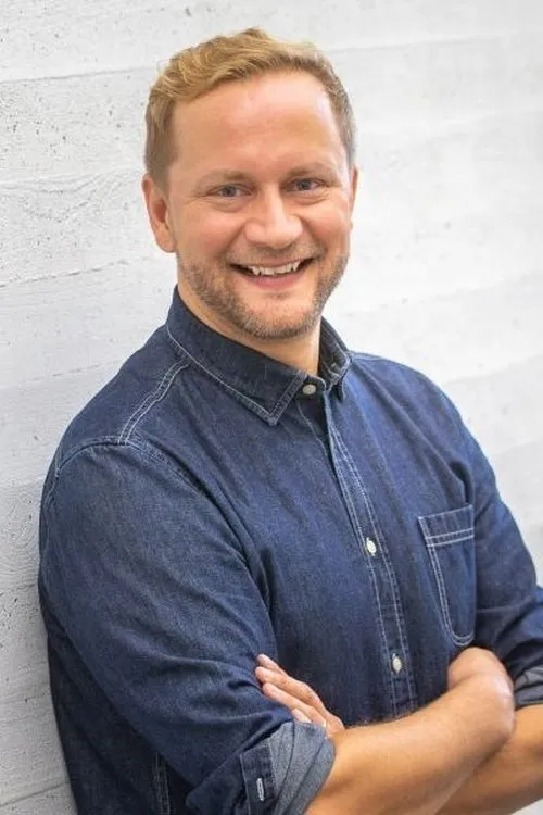 Mikko Silvennoinen — personaje: Self - Host