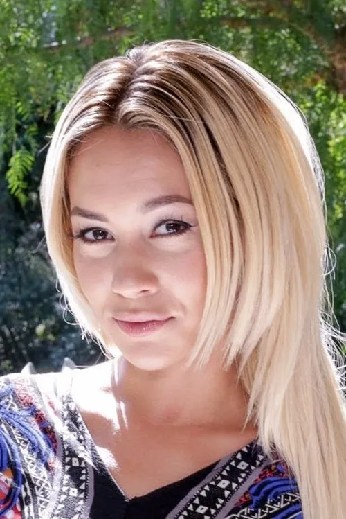 Mila Blaze interpretando a 