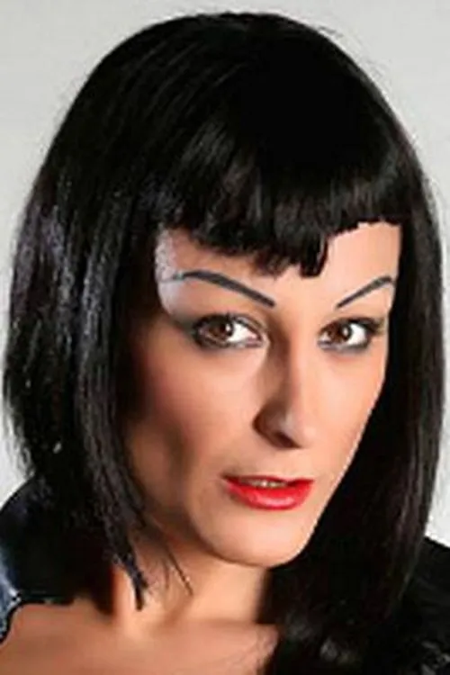 Mila Ramos interpretando a