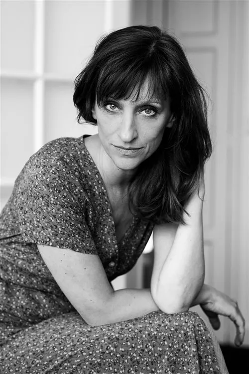 Mila Savic interpretando a 