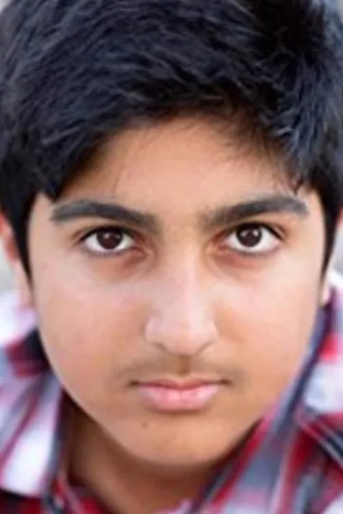 Milad Eghbali interpretando a The Street Urchin