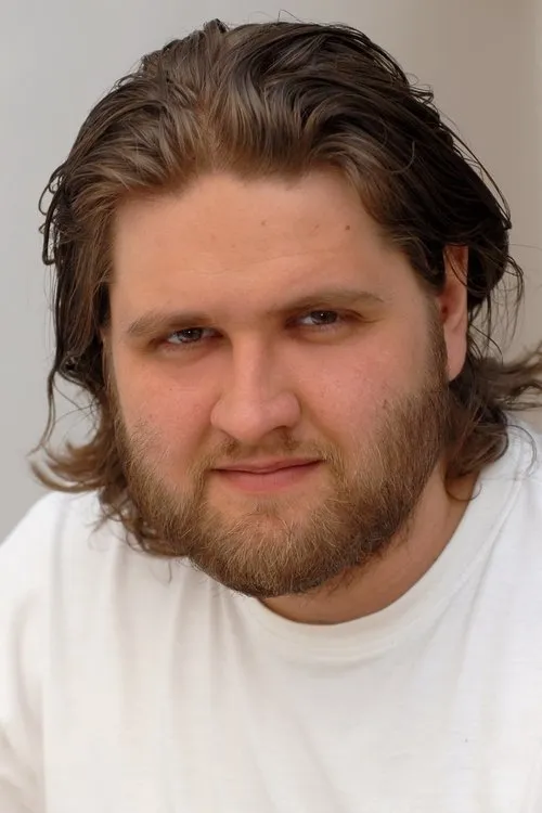 Milán Vajda interpretando a Petrus