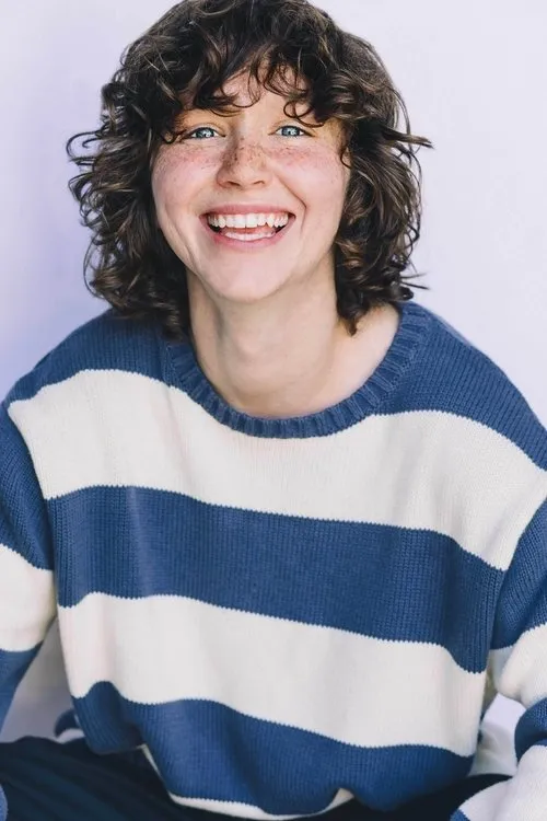 Miles McKenna — personaje: James