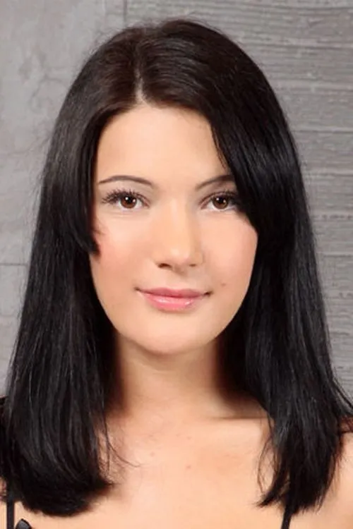 Milla Yul interpretando a 