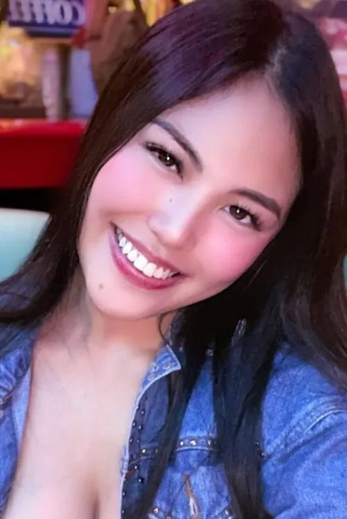 Millen Gal interpretando a Stripper