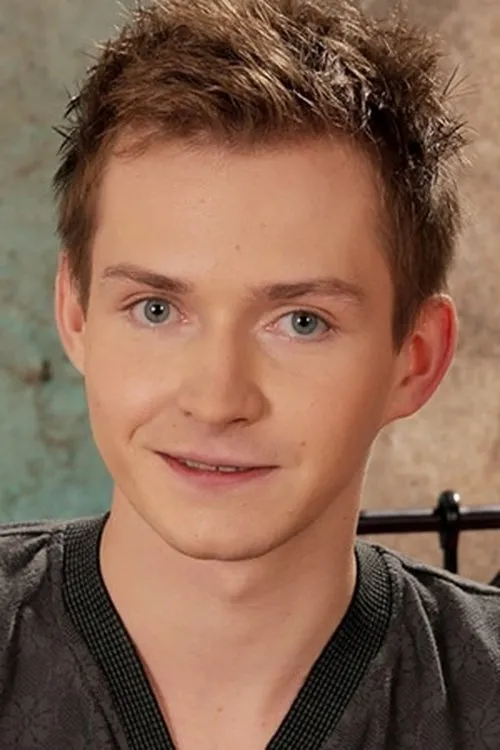 Milo Milis interpretando a