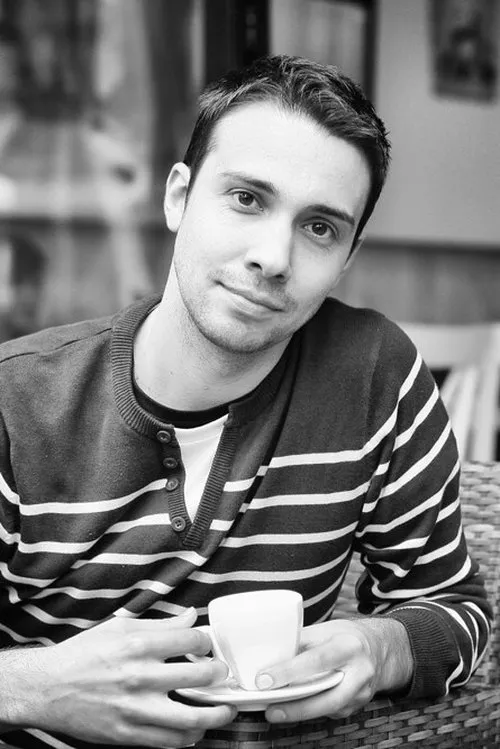 Miloš Đuričić interpretando a Himself