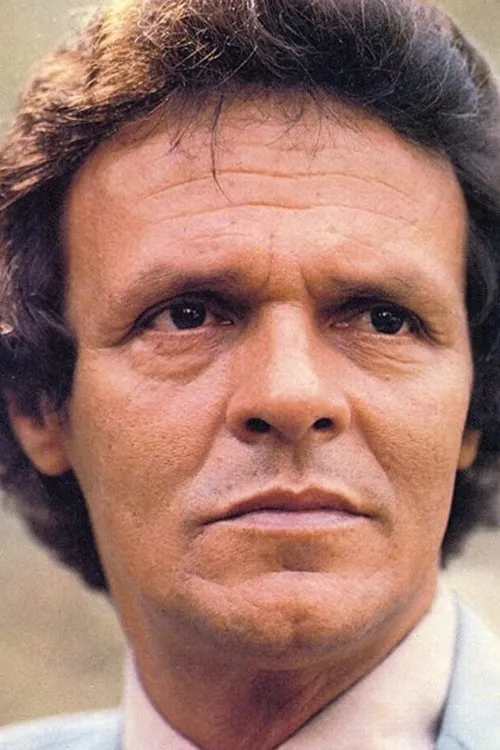 Milton Moraes interpretando a 