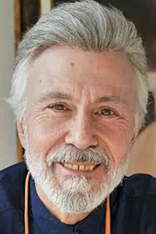 Mim Kemal Öke interpretando a Esref Selimoglu