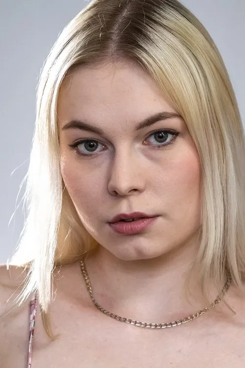 Mimi Cica interpretando a 