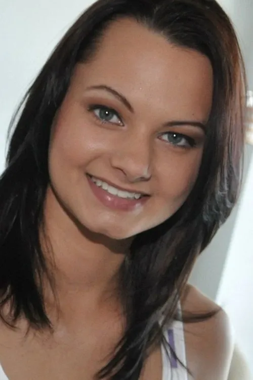 Mimi Rayne interpretando a 