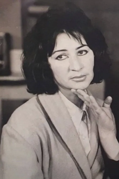 Viktor Zhusti ha trabajado con Mimika Luca en 2 ocasiones