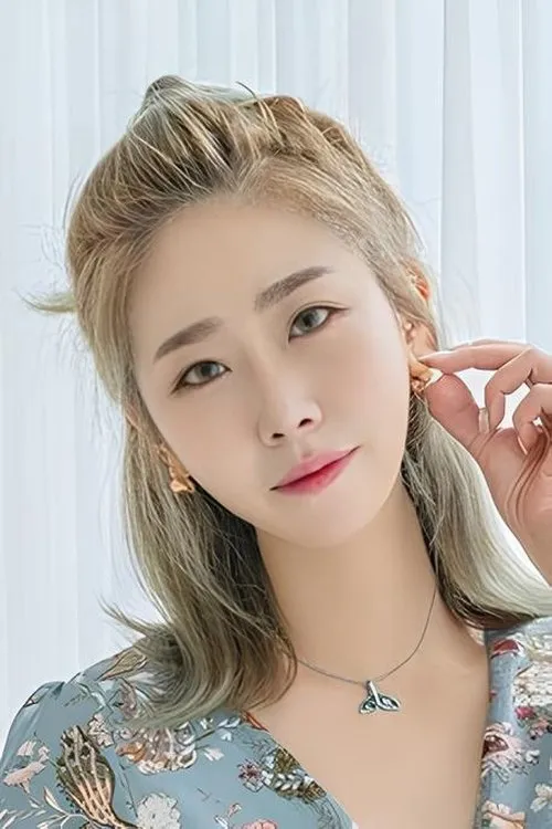 Min Jung interpretando a