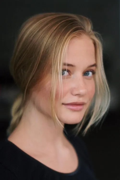 Mina Dale — personaje: Sara