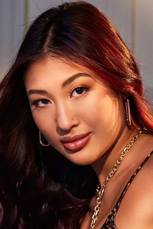 Mina Luxx interpretando a Zoe