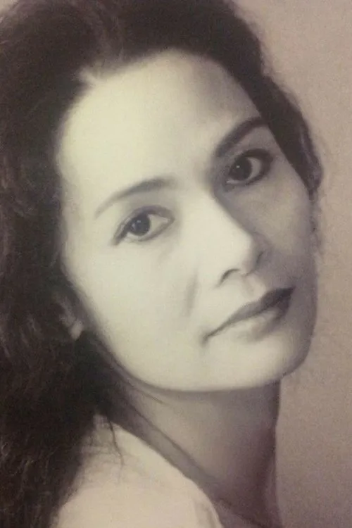 Minh Châu interpretando a Mrs. Nhan