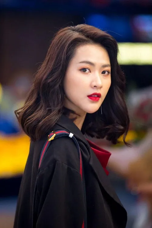 Minh Trang Nguyễn interpretando a Bà