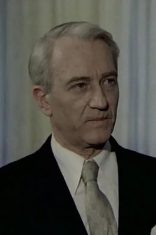 Mircea Anghelescu interpretando a Eng. Cioranu