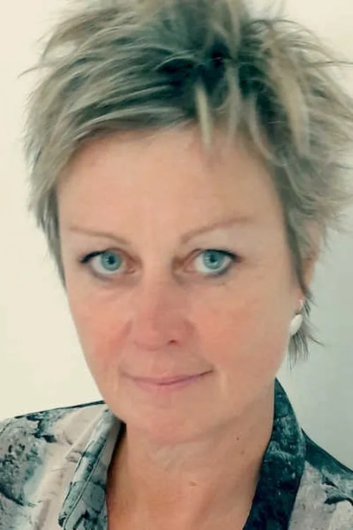 Mireille Bailly interpretando a Monique Sobel