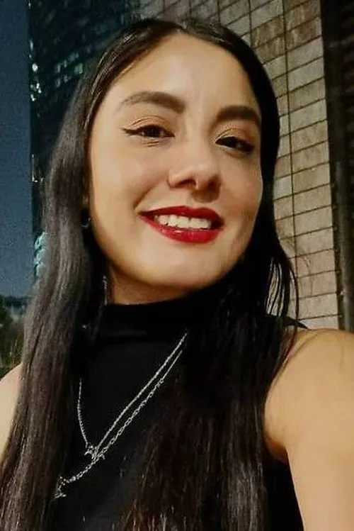 Mirna Camacho interpretando a Maid