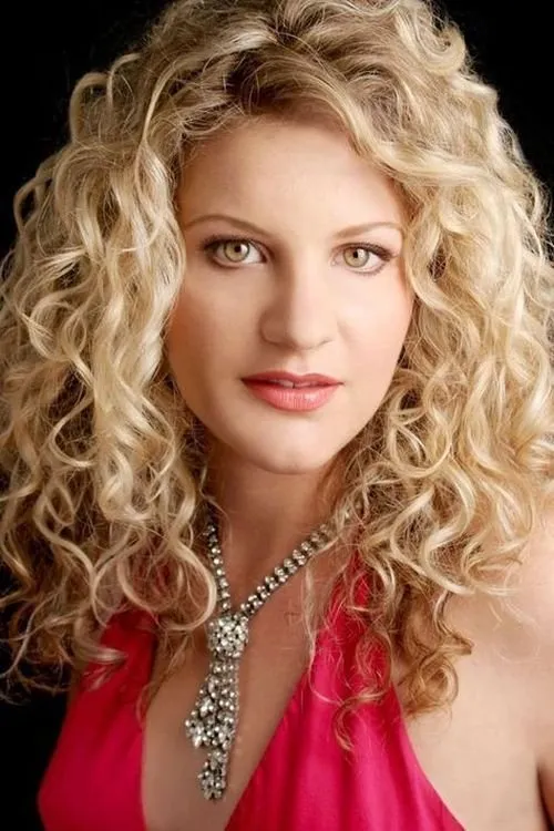 Mirusia Louwerse interpretando a Self - Soprano