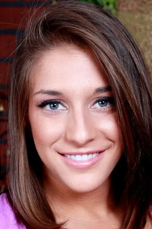 Mischa Brooks interpretando a 