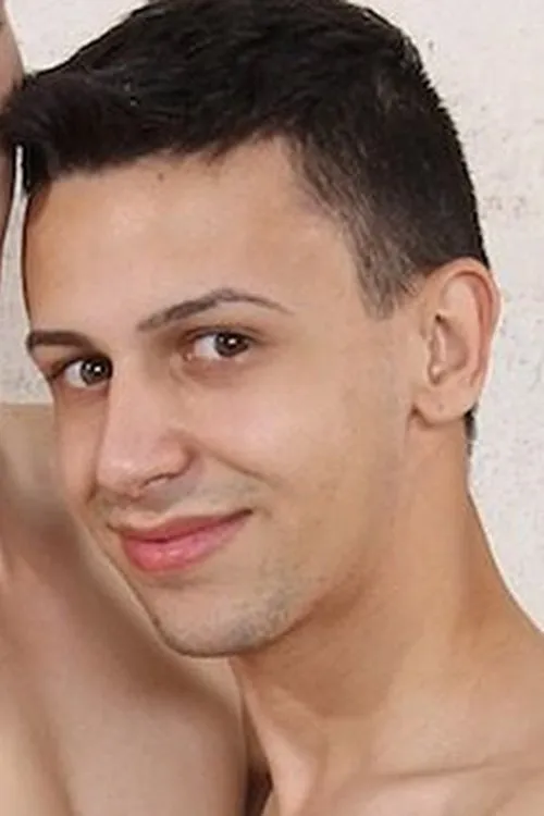 Mischa Stone interpretando a 