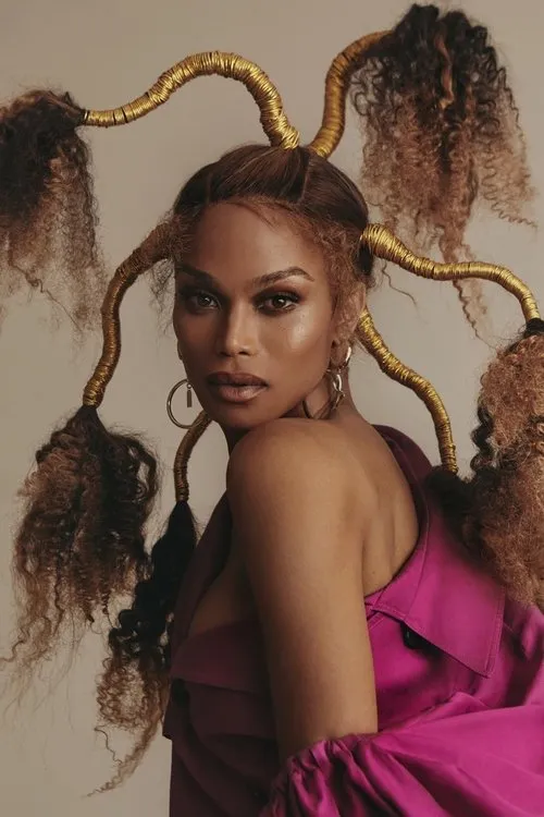 Miss Shalae en su biografía y filmografía