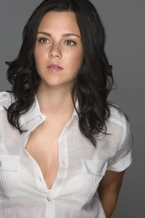 Misti Traya interpretando a Abby