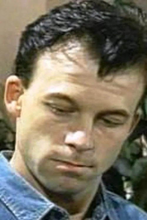 Mitchell Grant interpretando a 