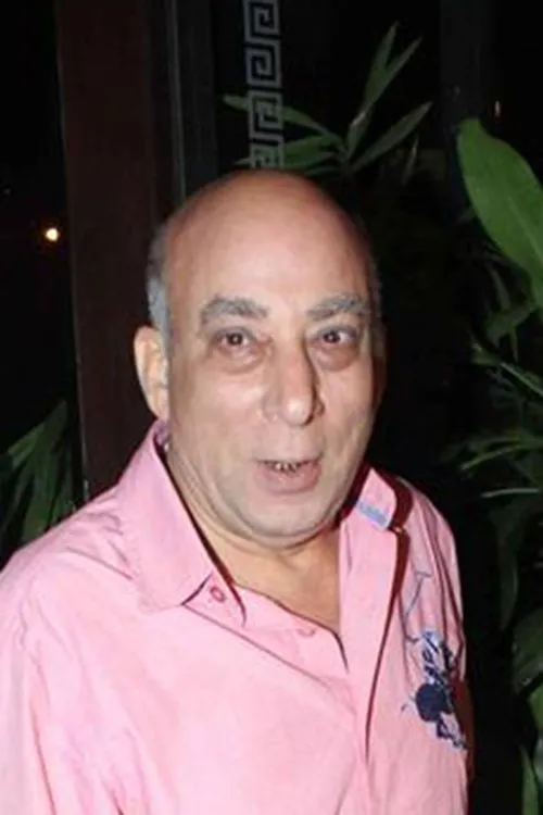 Mithilesh Chaturvedi interpretando a Ranvir's Boss