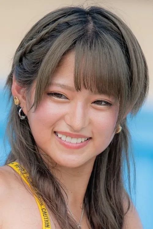 Mitsuki Nagisa interpretando a