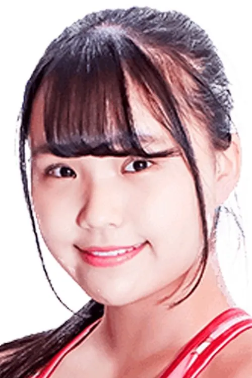 Miu Watanabe interpretando a