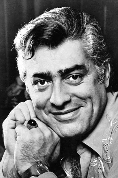 Mohamad Ali Fardin interpretando a