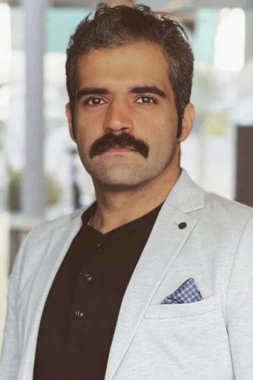 Mohamed Ashour interpretando a ????