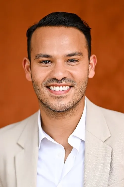 Mohamed Bouhafsi interpretando a