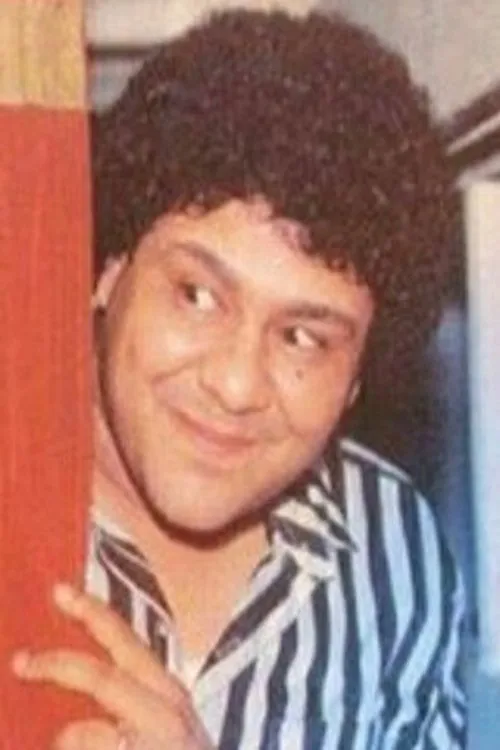 Mohamed ElSharqawy interpretando a