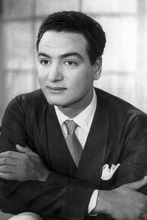 Mohamed Fawzi interpretando a Mohamed gamal