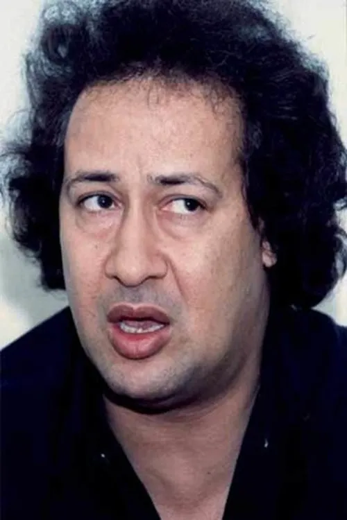 Mohamed Negm interpretando a