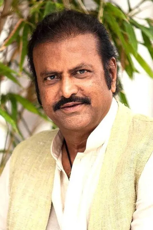 Mohan Babu interpretando a Pedarayudu / Raja