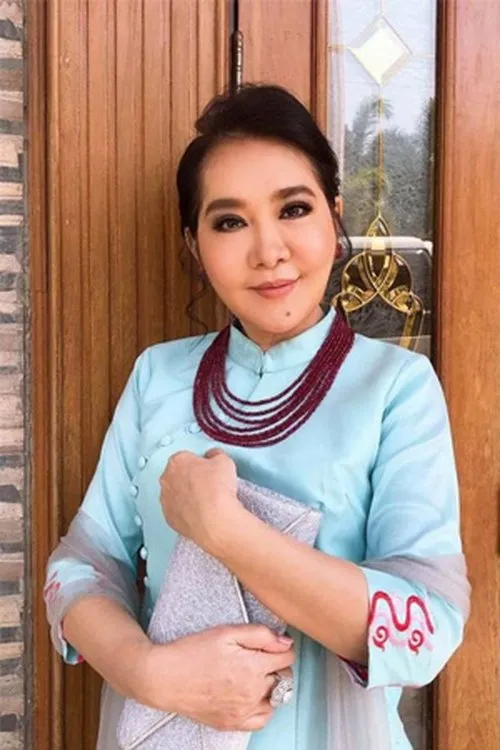 Moht Moht Myint Aung — personaje: Dr. Myat Thukha Maung